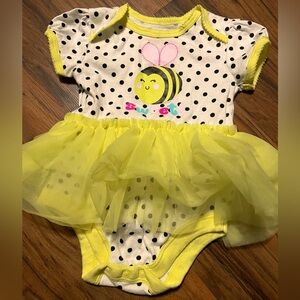 Grananimals~Beautiful baby onesie
Size:12M Excellent Used Condition No stains